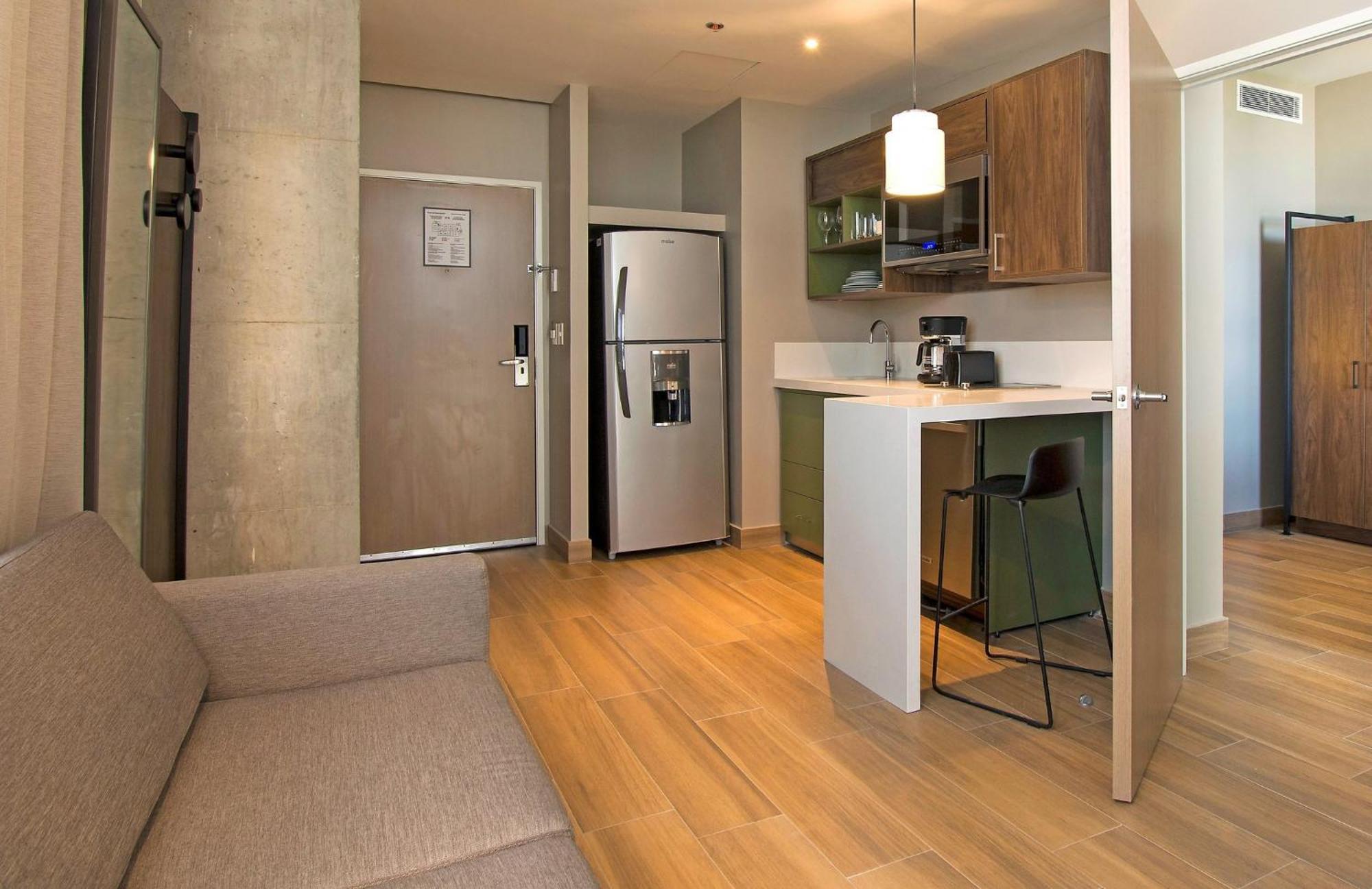 Staybridge Suites - Guadalajara Novena By Ihg Eksteriør billede