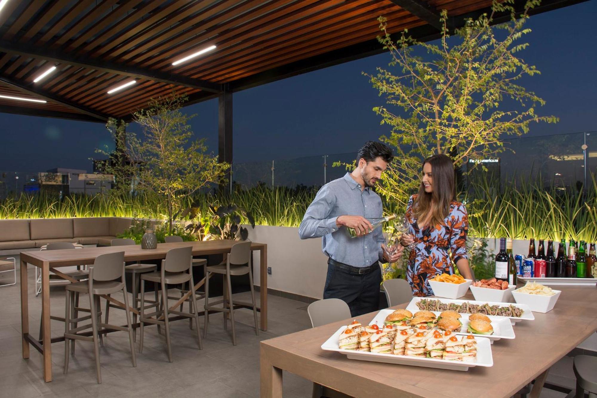 Staybridge Suites - Guadalajara Novena By Ihg Eksteriør billede